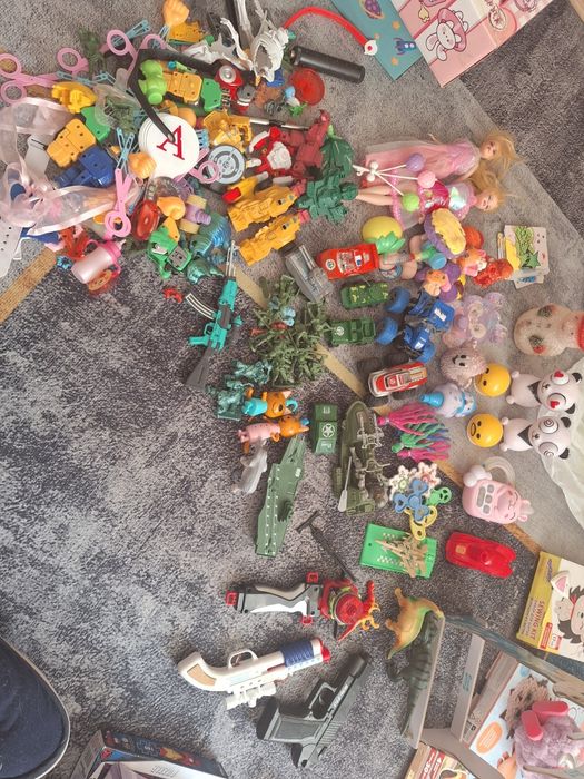 Два пакета игрушек срочно