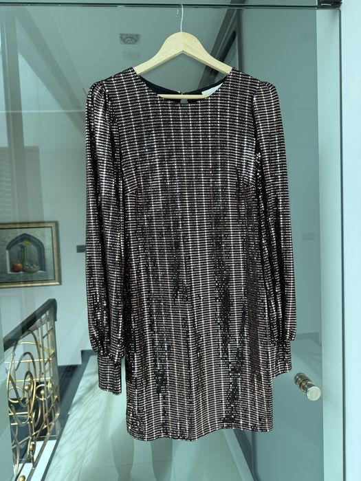 Три дамски рокли над коляното или под средата на бедрото