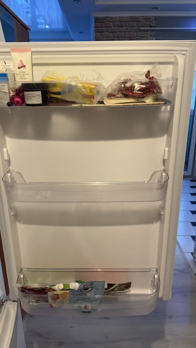 Продам холодильник Indesit