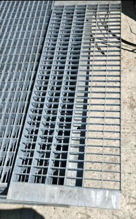 Trepte zincate 118x24