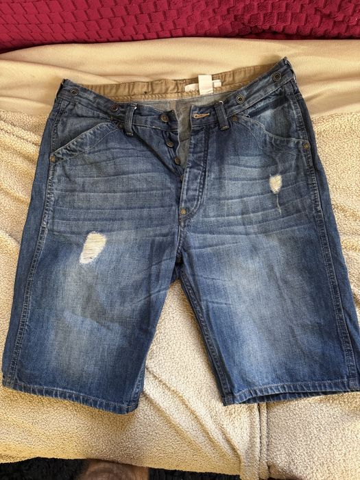 Pantaloni scurti