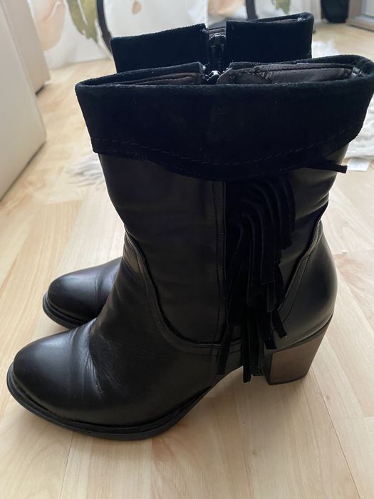 Ghete negre din piele