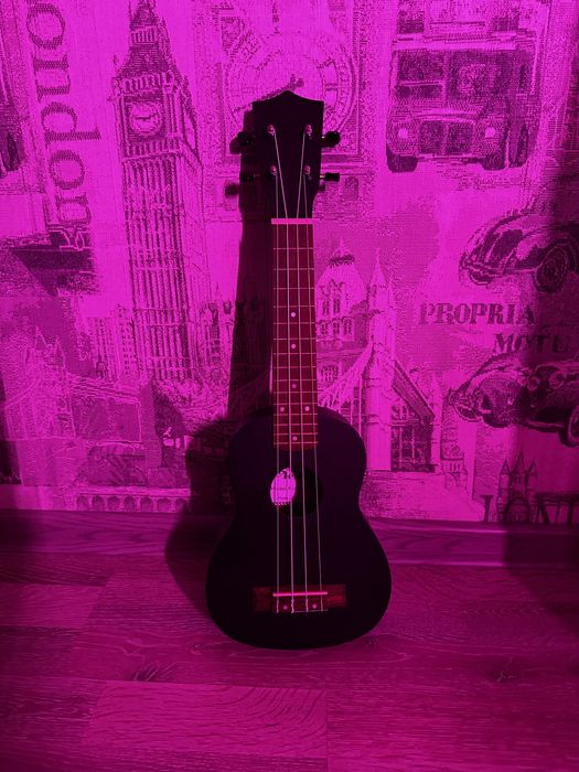 Продам укулеле Veston Kus100 BK