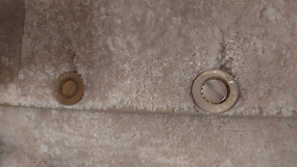 Blana naturala gri, lunga, de mouton, cu detaliu de nurca la gluga