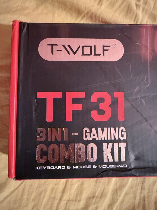 Геймърска клавиатура ,мишка и слушалки.