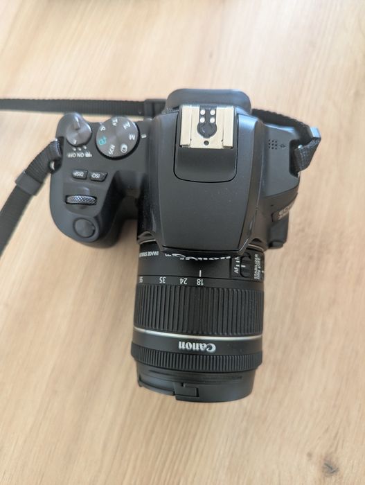 Фотоапарат Canon EOS 250D EF-S 18-55 IS STM Kit |  3050 кадъра