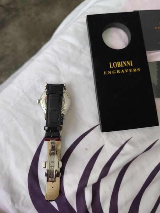 Продавам ръчен часовник