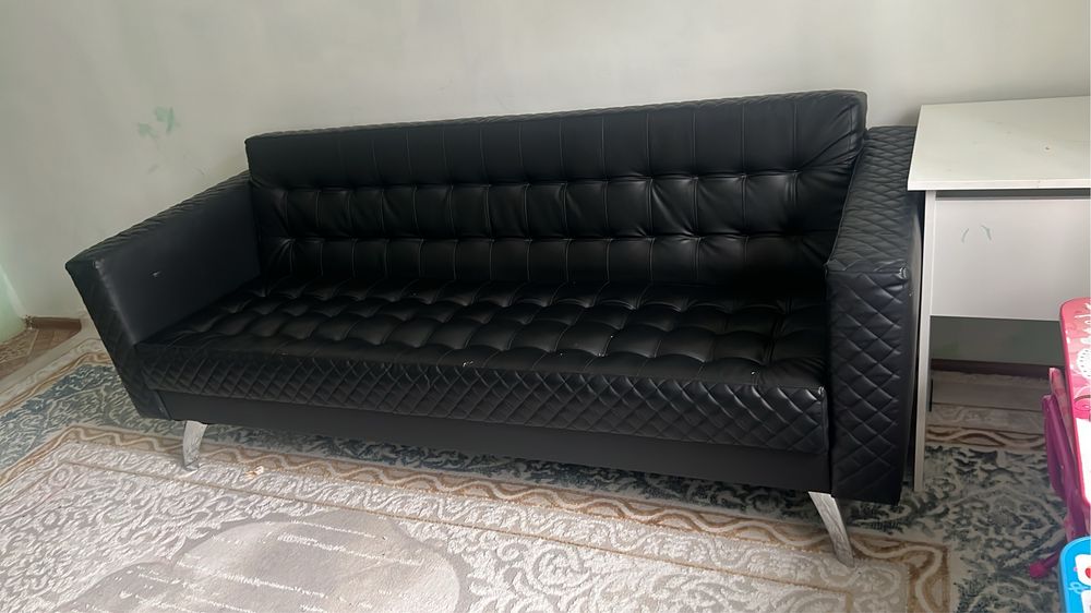 Черный эко-кожа  диван