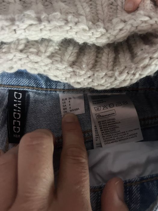 Дънки и плетен пуловер H&M