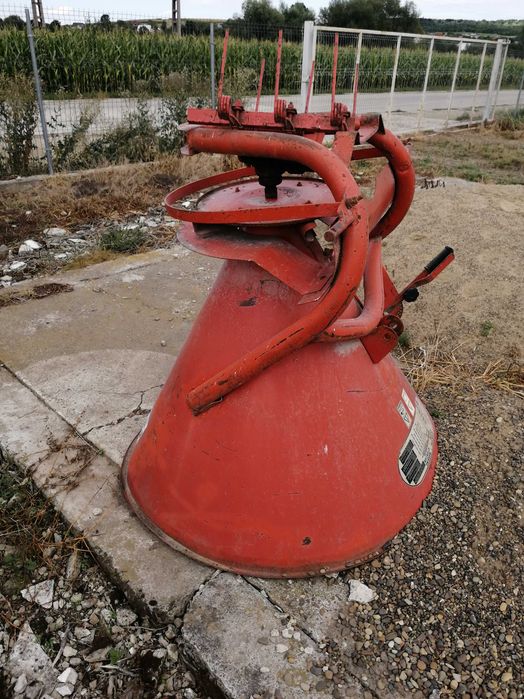 Vând semanatoare și utilaje