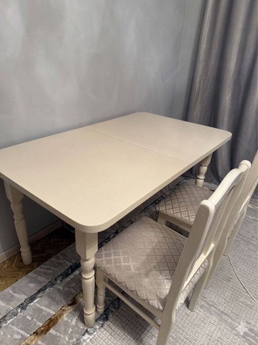 Продается стол со стульями