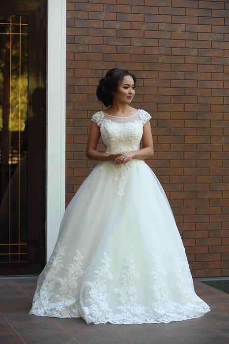 Продам свадебные платья