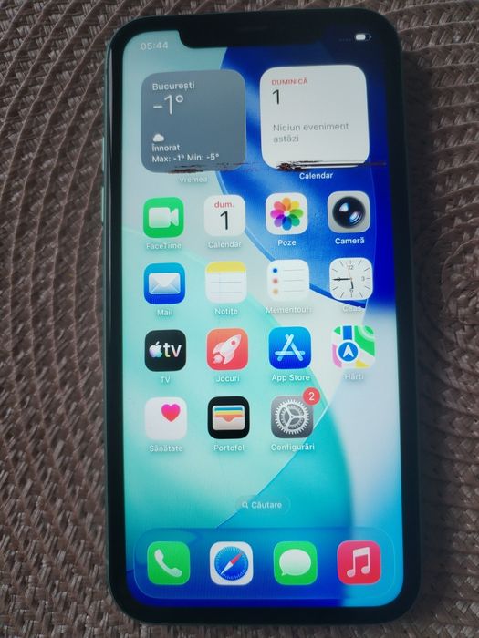 iPhone 11 verde cu husa