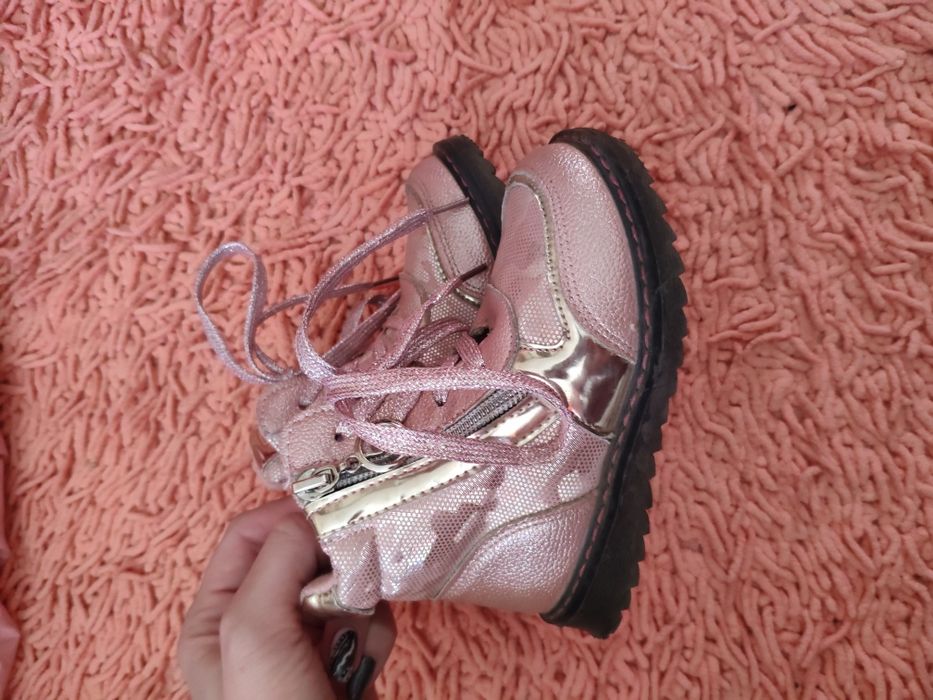 Детская куртка+ ботинки+шапка+перчатки!