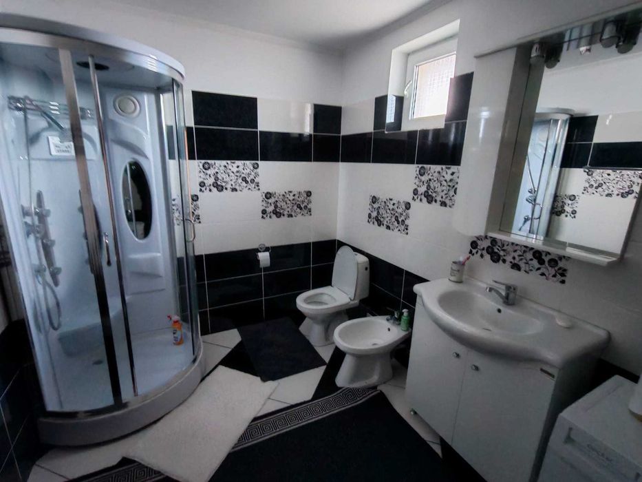 Vand apartament la casa