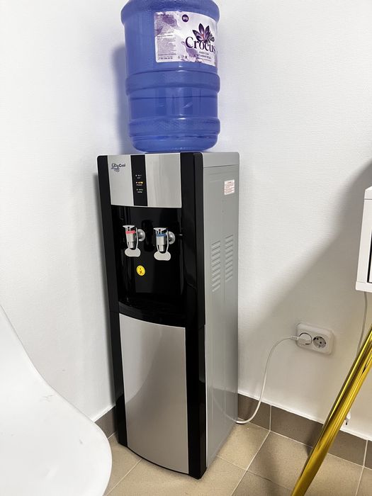 Зеркало, кулер, комод, стулья