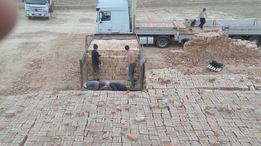 Красный кирпич жженный