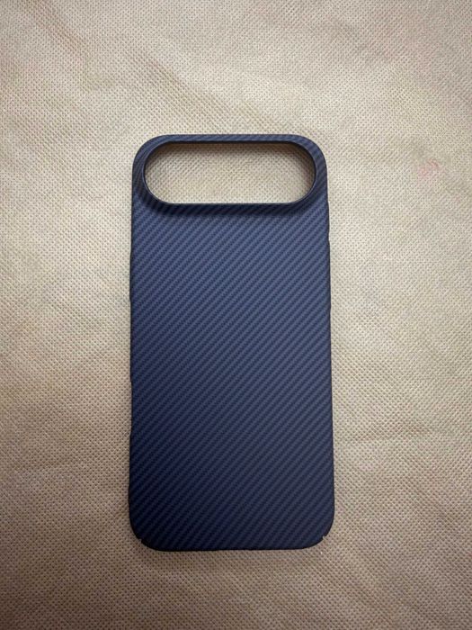 Чехол с карбоновой текстурой для iPhone 17 Air