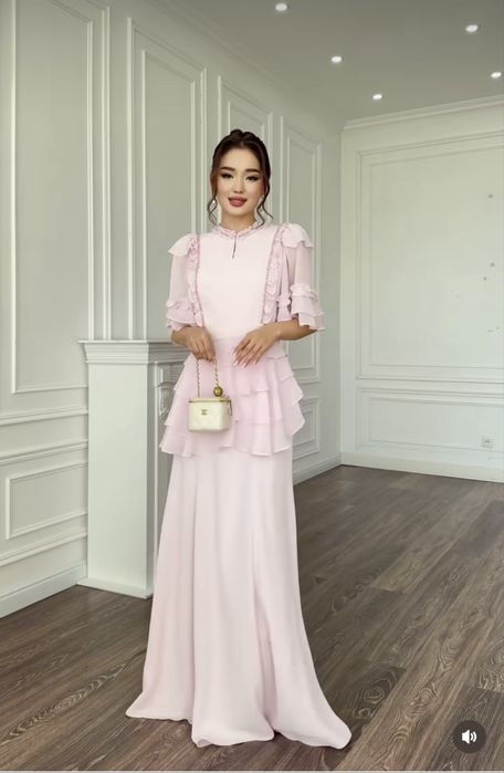 Продаю очень нежный розовый платья