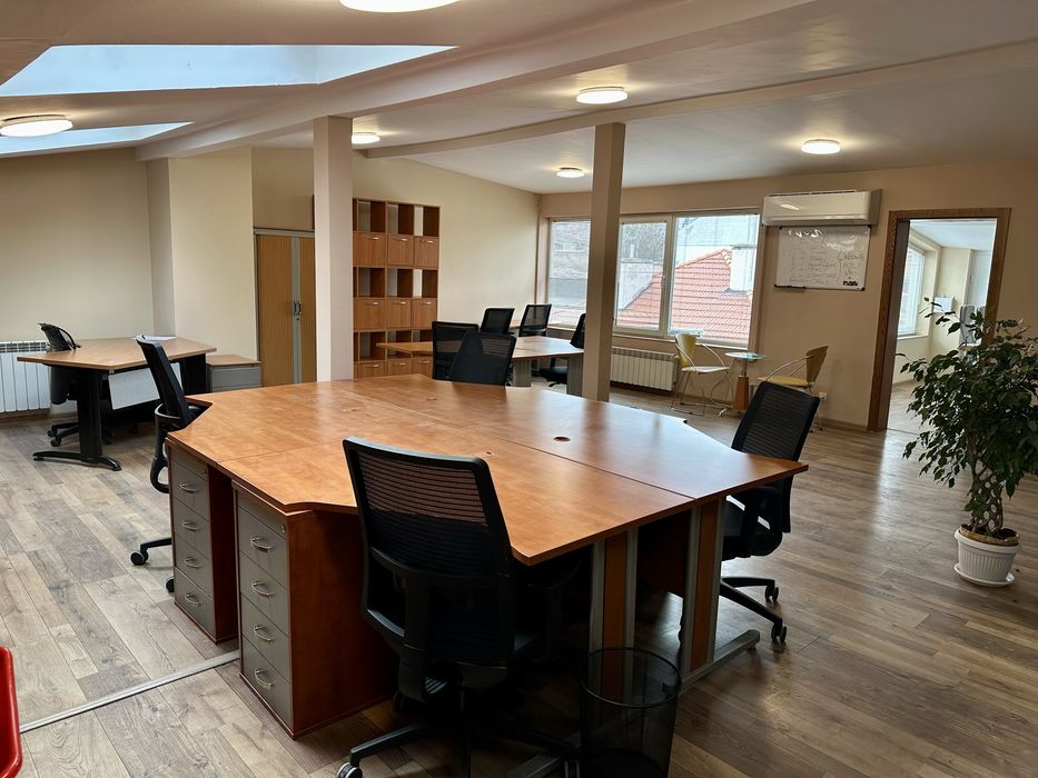 Офис под наем, център, след ремонт
