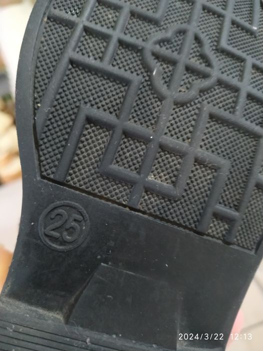 Продам детскую обувь