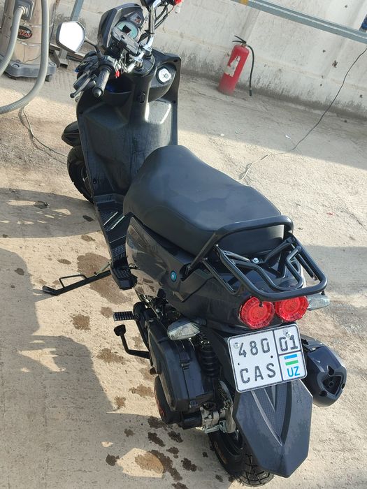 Skuter (+yaxshi shlem bonus)  srochno sotiladi