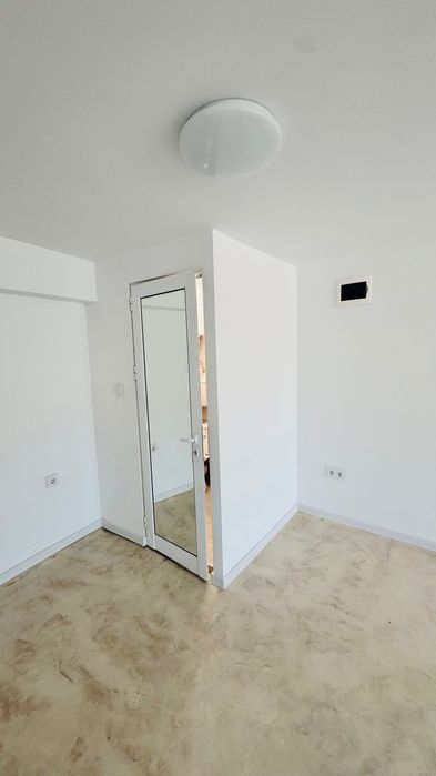 Отдава под наем помещение със статут гараж 29,5 м.кв. София Прощад Папа Йоан Павел II N 3