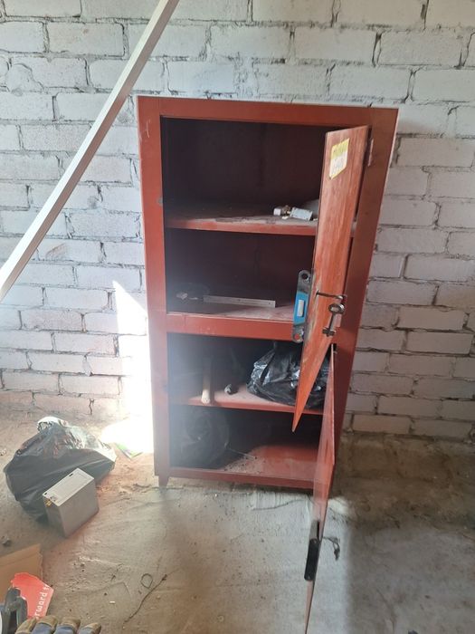 Продам сейф почти новый