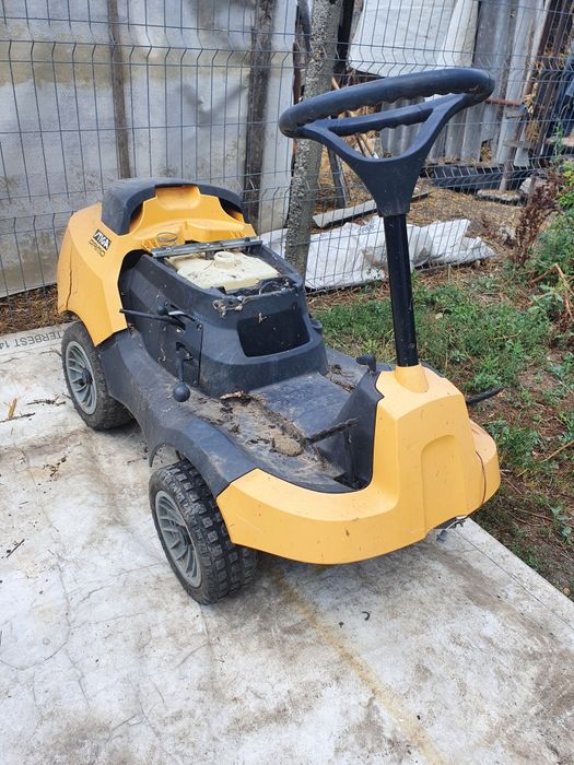 Tractoras de tuns iarba Stiga defect pentru piese