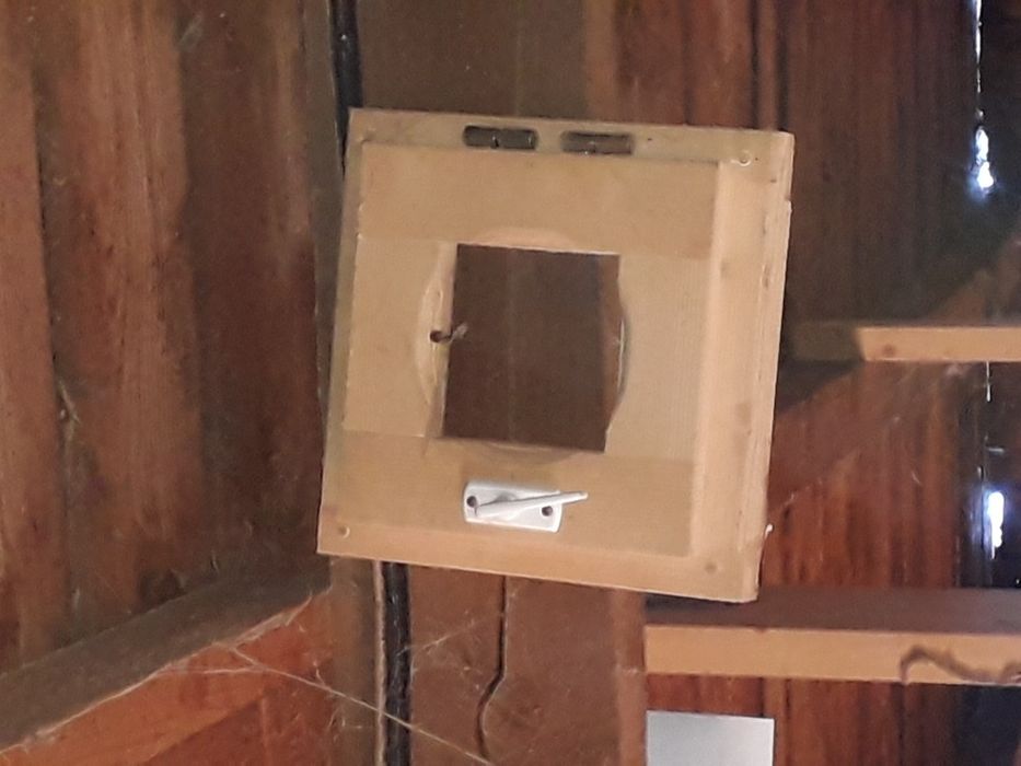 Geam de baie din lemn masiv