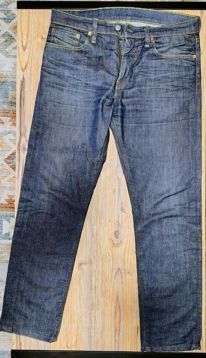 vând jeans levi"s