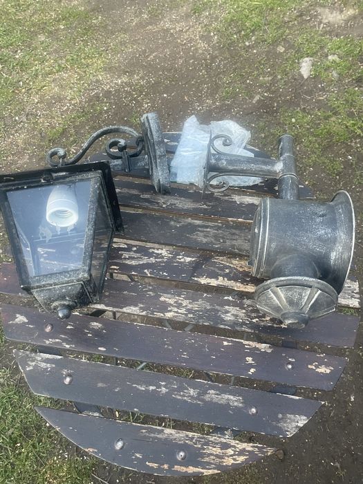 Vând două aplice din fier forjat