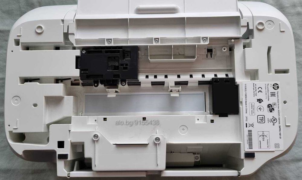 Продавам Принтер HP DeskJet 2720