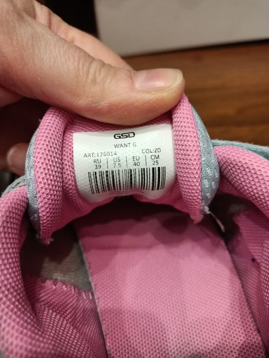 Кроссовки женские