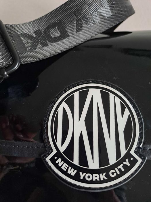 Малка лачена чанта DNKY