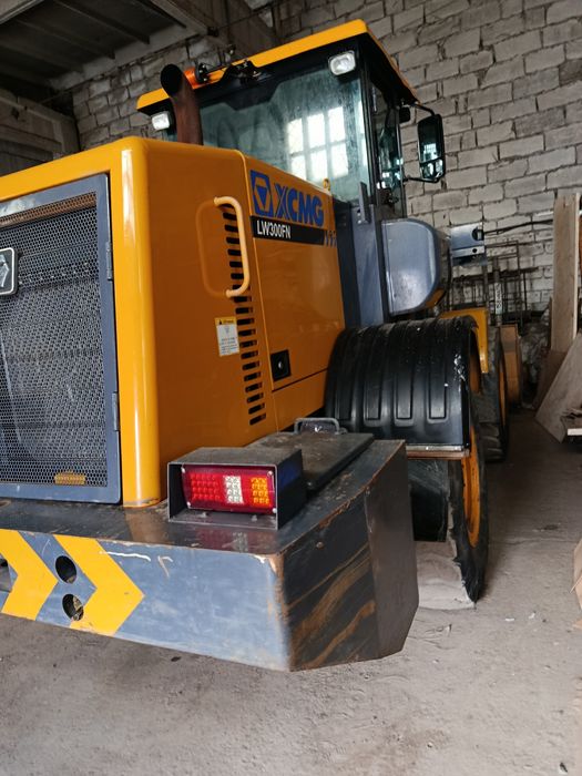 Продам погрузчик LW300