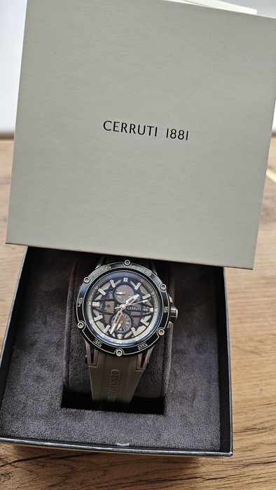 Часы! Срочноооо!