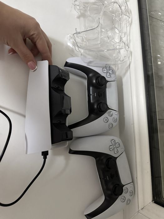 Playstation 5 с дисководом и с двумя джостиками