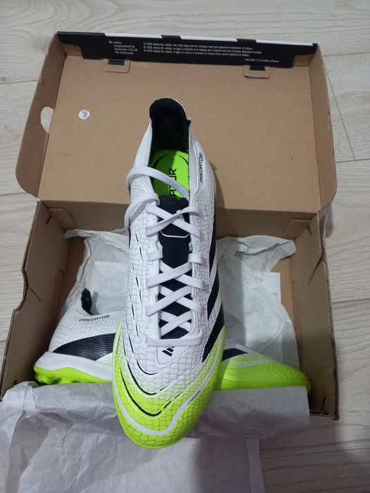 Ghete de fotbal Adidas Predator NOI ,mărimea 40