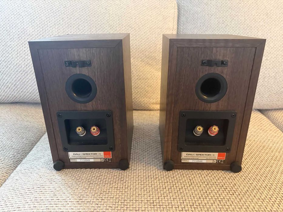Продавам букшелф тонколони DALI Spector 1, централна тонколона Infinity Video 1, активен субуфер Sony