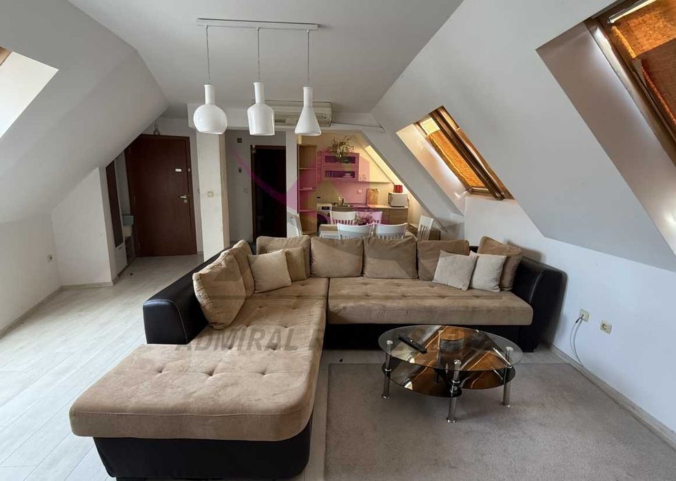 Дава се под наем Двустаен апартамент в Варна, Център - 86 кв.м за 598.23 € - Снимка #1