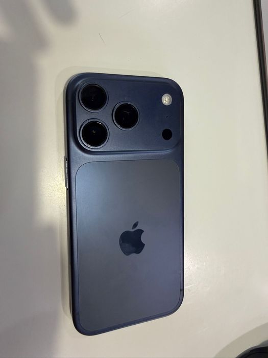 Iphone 17 pro 256GB deep blue