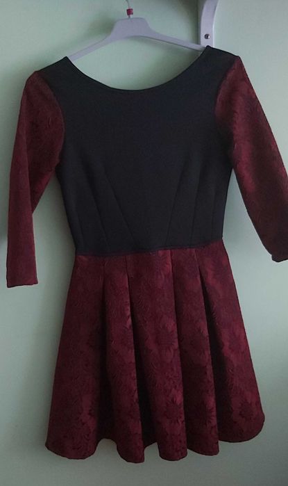 Rochie rosie si negru de ocazie