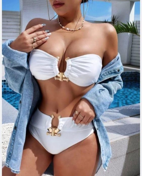 Ново бели бански