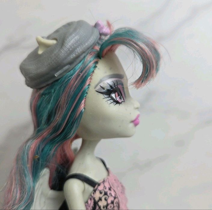 Рошель Скариж монстер хай