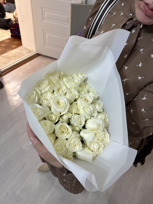 Белые роза 35 шт