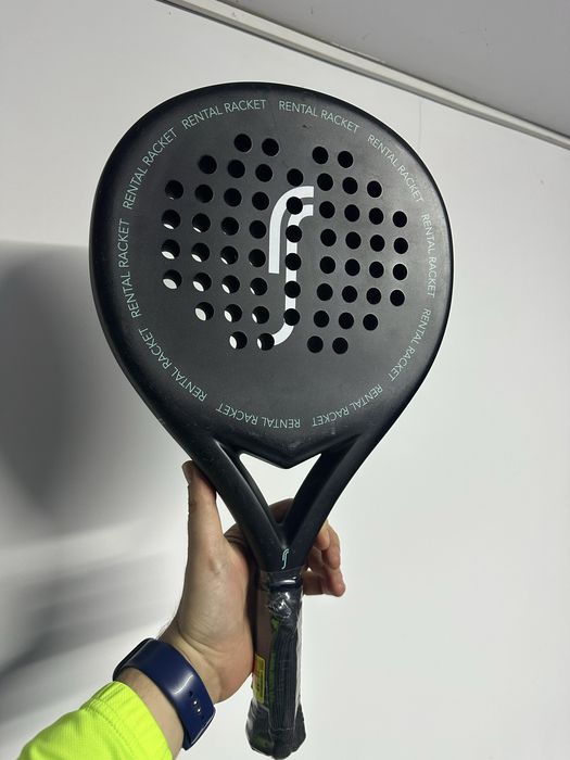 Doua rachete padel premium ca noi