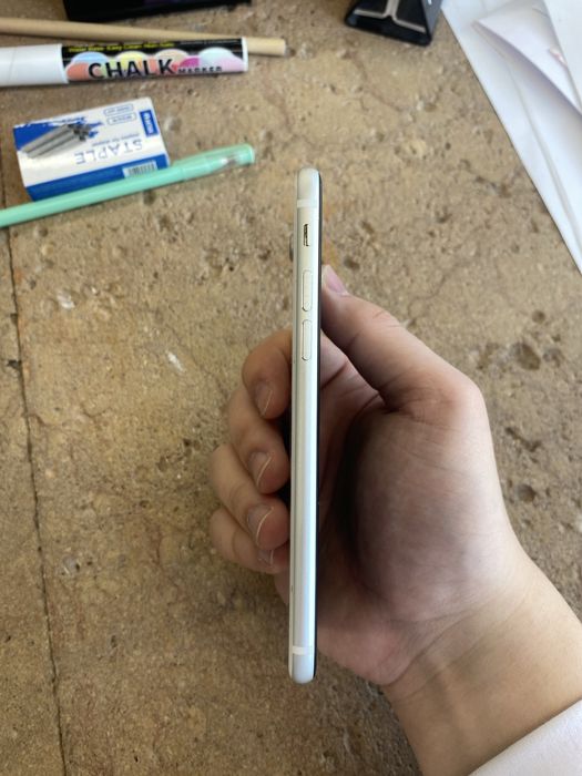 Продается iPhone se 2020