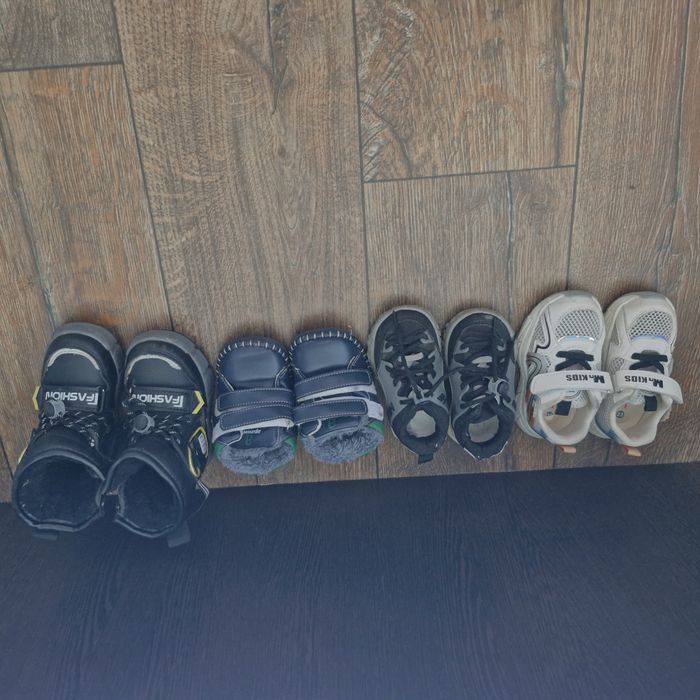 Продам детскую обувь. В очень хорошем состоянии.