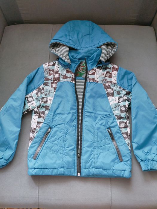 Куртка,варежки продам..